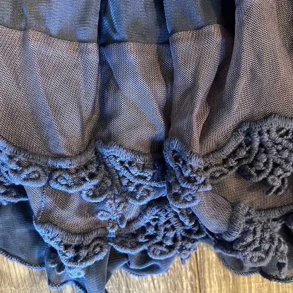 Altar’d state floral flowy embroidered top - Picture 4 of 10